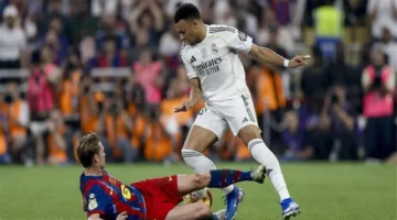 مواجهة قوية.. مدة غياب دي يونج عن برشلونة عقب طرده أمام ريال مدريد